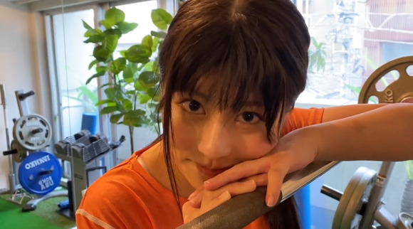 【画像】有村架純さんっぽい人、セクシーな筋トレを披露ｗｗｗｗｗｗｗｗ