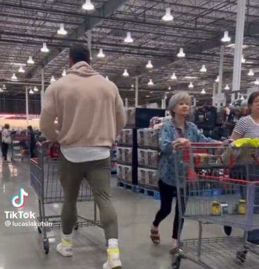 【動画】　人類最強の男のガタイがこちらｗｗｗｗｗｗｗｗｗｗ