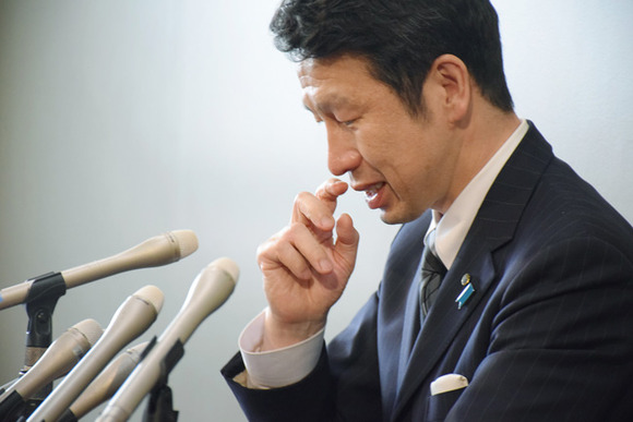 【動画】米山隆一さん、雪かきした雪を道路に捨て炎上ｗｗｗｗｗｗ