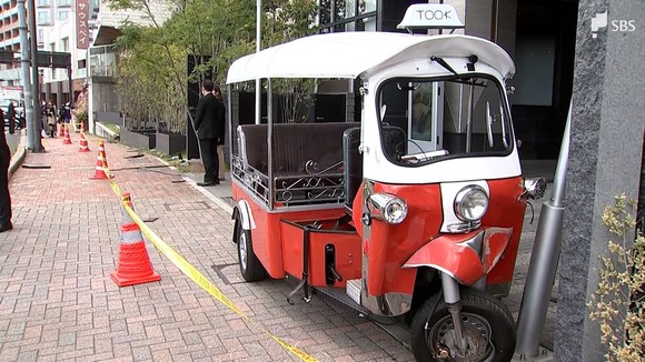 【悲報】　大学生が運転する「トゥクトゥク」に跳ねられた大学生、死んでしまう・・・