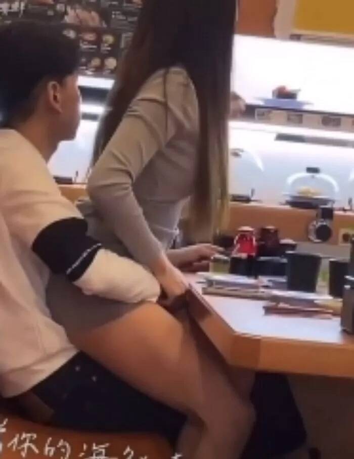画像 台湾のくら寿司でカップルの行動が話題 彼女を膝の上に乗せやりたい放題 なんjクエスト 画像 台湾のくら寿司でカップルの行動が話題 彼女を膝の上に乗せやりたい放題 なんjクエスト