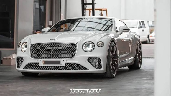 【画像】この車、ガチでカッコよすぎる・・・・・・・・・・・（絶望）