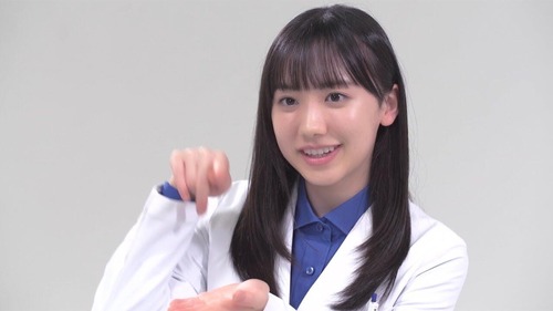 【朗報】　芦田愛菜さん（17）「えっ、人生に迷ったときの答えの出し方ですか？それは・・・」
