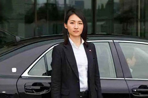 画像 安倍晋三さんの女性spがめちゃくちゃカッコいいと話題に なんjクエスト