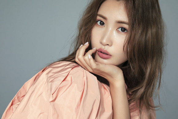 【驚愕】紗栄子さん、複雑骨折の馬をハーネスで釣って治療へ・・・・・・