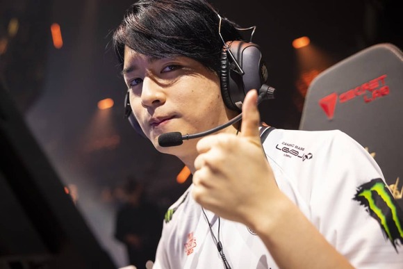 【悲報】E-SPORT界日本人最高傑作プレイヤー”Laz”引退・・・・・・・