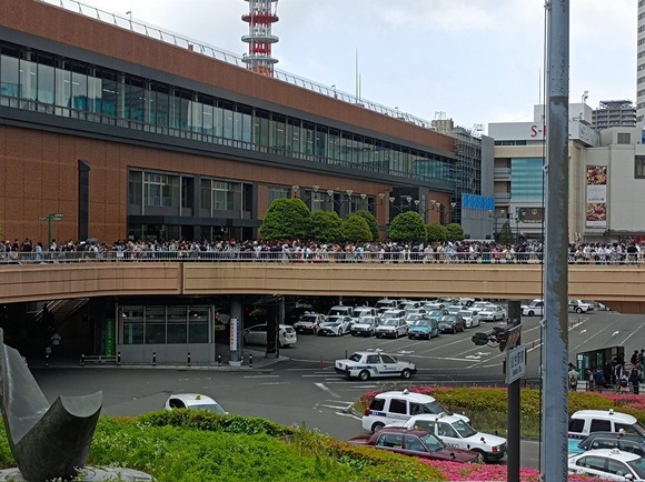 【悲報】仙台駅前、ポケモンマスターで溢れてしまうｗｗｗｗｗｗｗｗｗｗｗｗ