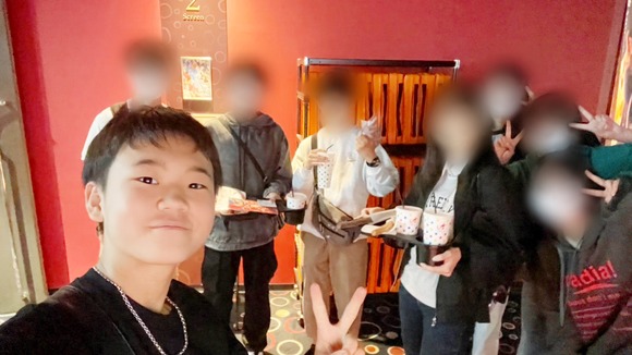 【画像】ゆたぼんが友人と撮った写真、なんか違和感が凄いｗｗｗｗｗｗｗｗｗｗｗｗｗｗｗｗ