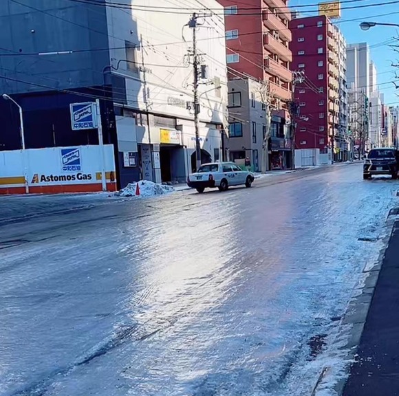 【画像】北海道の路面、ガチで終わるｗｗｗｗｗｗｗｗｗｗ