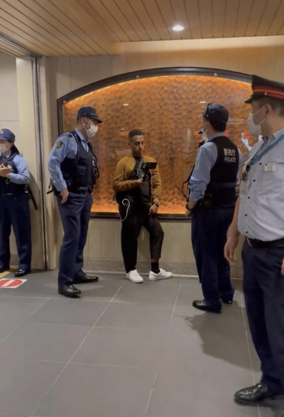 【画像】「日本にもう一度原爆を」の発言で炎上した黒人youtuber、身長159cmのチビだったｗｗｗｗｗｗ