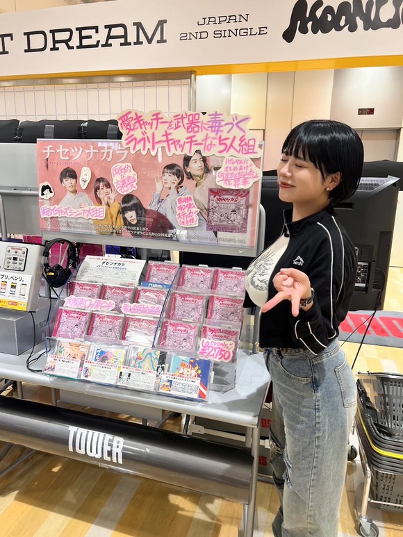 【朗報】デカすぎるベーシスト女さん、発見されるｗｗｗｗｗｗｗｗｗｗｗｗｗｗ