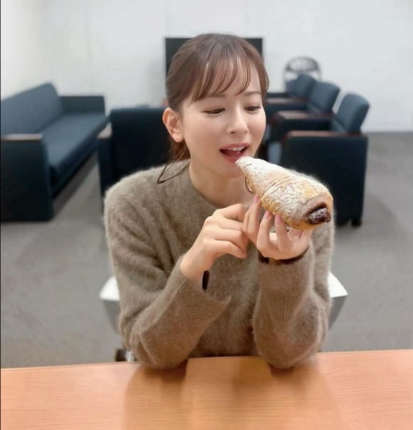 【画像】皆藤愛子さん(40)、カメラ目線で物凄いモノを咥えてしまうｗｗｗｗｗｗｗｗｗｗ