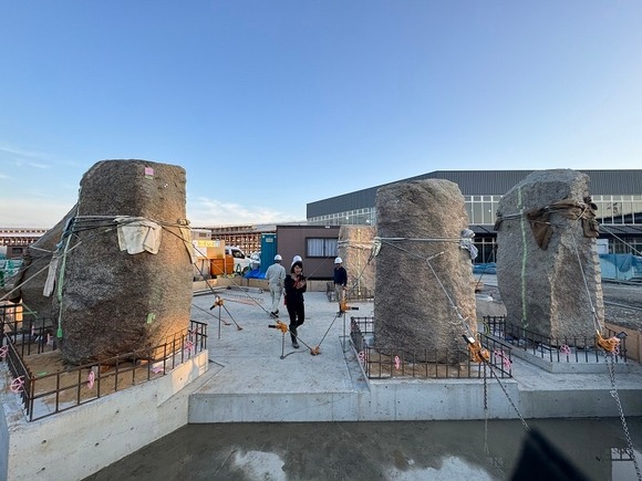 【悲報】大阪万博さん、京都からわざわざ巨大な石を運んで便所を作るｗｗｗｗｗｗｗｗ