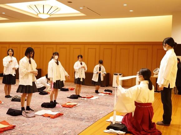 【速報】JKの巫女さん、公開生着替えｗｗｗｗｗｗｗｗｗｗｗ（動画あり）