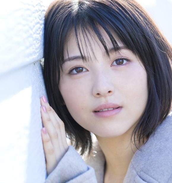 【驚愕】浜辺美波さんの顔、加工が無いとこんなもんだったｗｗｗ（※画像あり）