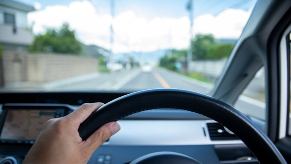 【朗報】車所有者「運転は楽しい。特に用事がなくても車を走らせてるだけでストレス発散になる」