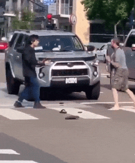 動画 アジア人男性 白人男性に恐ろしく速い手刀を なんjクエスト