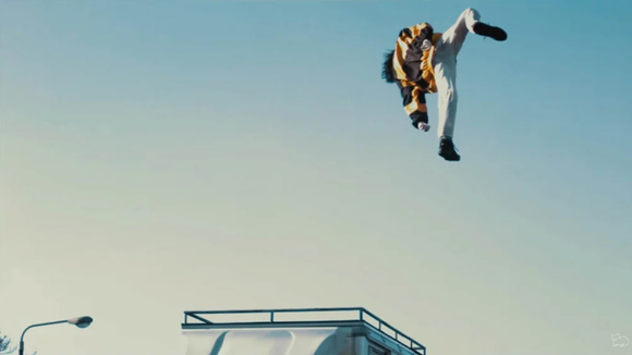 【動画】　kickbackを熱唱していた人、ＭＶドンピシャでプリウスミサイルが直撃ｗｗｗｗｗｗｗｗ