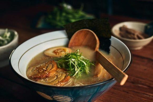 【悲報】ニューヨーク、ラーメンと餃子でのお値段がこちらｗｗｗｗｗｗｗｗｗｗｗｗｗｗｗｗ