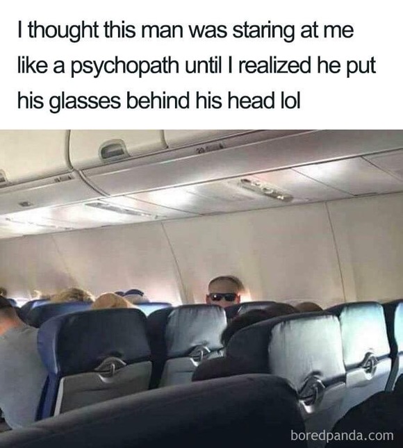 【画像】アメリカ人「飛行機でサイコパスにガン見されてると思ったらサングラスが逆なだけだった」