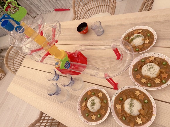 【悲報】辻希美さん、そうめんとカレーを晩飯に出してしまいまたコアなファンにイチャモンを付けられるｗｗｗｗｗ