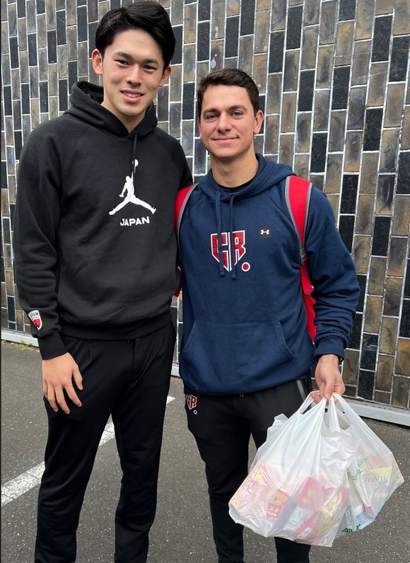 【画像】佐々木朗希が死球をぶつけたチェコ選手にあげたお菓子ｗｗｗｗｗｗｗｗｗｗｗｗｗ