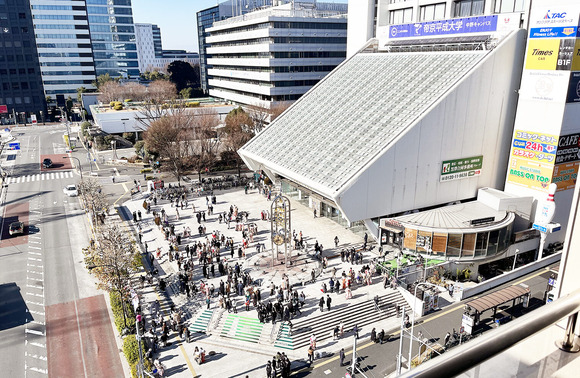 【悲報】閉館した中野サンプラザさん、跡地ビルの建設費が900億も高騰し着工も延期、駅前なのに廃墟状態に・・・