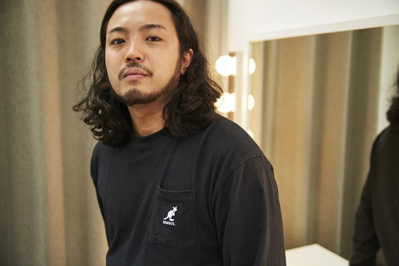 【驚愕】R-指定「あっ！服着るとき右袖から着ちゃった！最初からやり直さないと…」