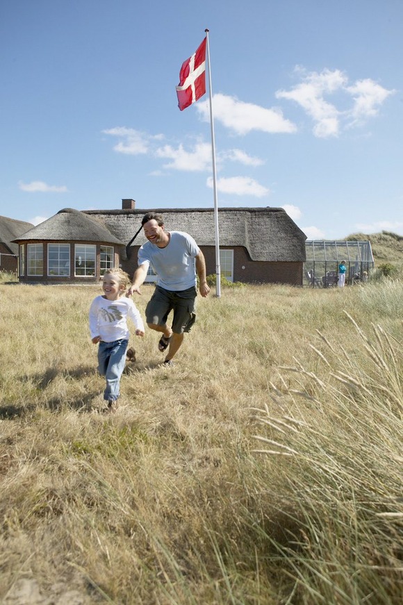 【朗報】北欧様「我が国では夏は大人も一ヶ月以上しっかり休めます」ｗｗｗｗｗｗ