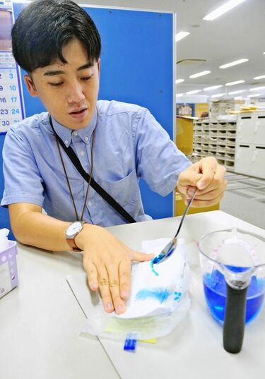 【悲報】　沖縄タイムス男性記者　ナプキンを付けて１日を過ごしてしまうｗｗｗｗｗｗｗ