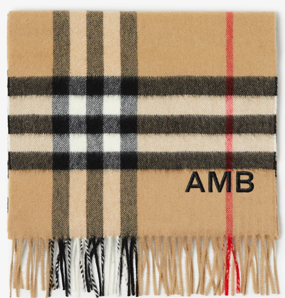 【画像あり】Z世代のJKが「全員つけている」謎のマフラー、いくらなんでも高すぎるｗｗｗｗｗｗ