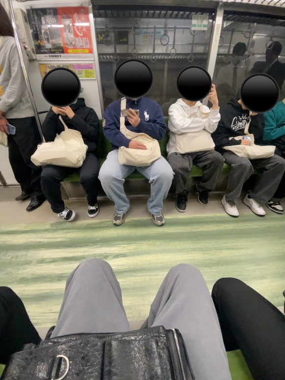 【画像】量産型の男のカバンがヤバいｗｗｗｗｗｗｗｗｗｗｗｗｗｗｗｗ