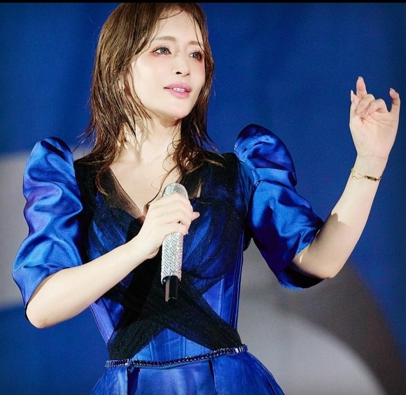 【朗報】浜崎あゆみさん(45)、ここへ来てキャリアハイを迎えてしまうｗｗｗｗｗｗｗｗ