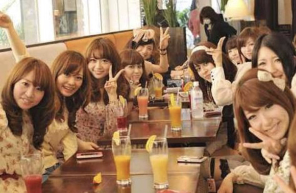 【悲報】 量産型女さんの白人バージョンが発見されるｗｗｗｗｗｗｗｗｗ