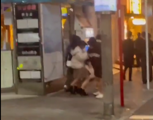 【動画】　渋谷の女にぶつかりニキ、ついに逮捕ｗｗｗｗｗｗｗｗｗｗｗ