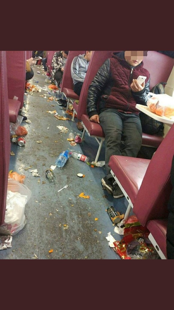 【画像】　中国の電車内、ガチでヤバイｗｗｗｗｗｗｗｗｗｗｗｗｗｗｗｗｗｗ