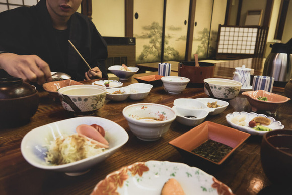 【悲報】ヤフーニュースさん、「口内丼」についてマナー違反か調査するｗｗｗｗｗｗ