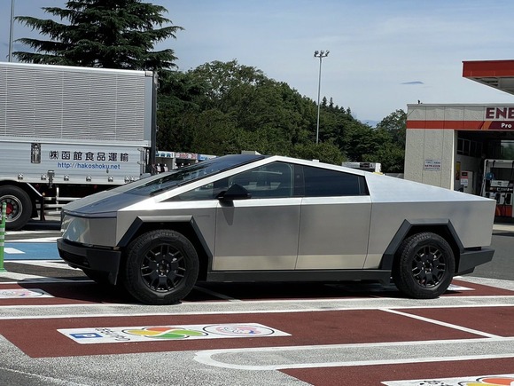 【画像】日本に2台しかない最新テスラ車、ガチでカッコよすぎるｗｗｗｗｗｗｗｗ