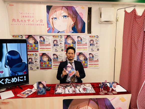 【画像】　きらら系漫画の作者、激渋イケおじだったｗｗｗｗｗｗｗｗ