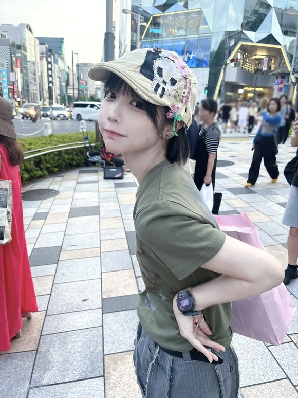 【画像】あのちゃんの街なかスナップ、なぜか手首にモザイクがかかってしまうｗｗｗｗｗｗｗｗｗｗｗｗｗｗｗｗ