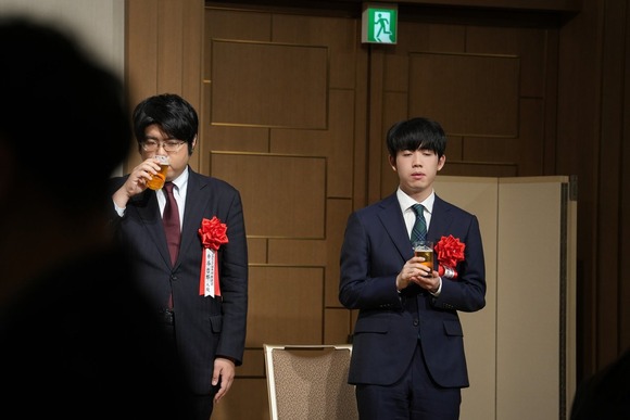 【悲報】藤井聡太さんがビールを一口飲んだらこうなるｗｗｗｗｗｗｗｗｗ