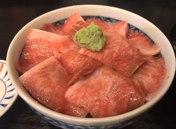 【画像】このまぐろ丼に700円だせる？ｗｗｗｗｗｗｗｗｗｗｗｗｗｗｗｗ