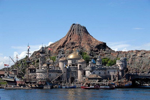 【悲報】ディズニーシー新エリアを“一足早く”楽しむ「芸能人特権」に上がる不満の声・・・・・・