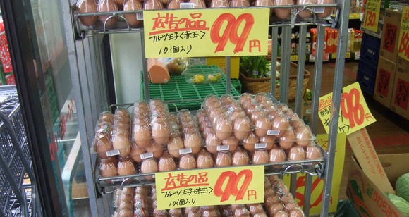 【悲報】????「卵が50円安い」と、妻が20km離れた“隣町”に車で行く ←ガソリン代考えると損では・・・？