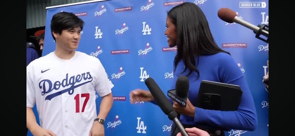 【画像】大谷翔平さん、アメリカ人女性にガタイで敗北してしまうｗｗｗｗｗｗｗｗｗｗｗｗｗｗｗｗ