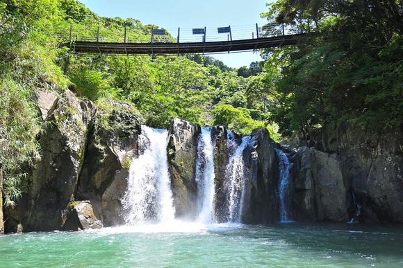 【驚愕】川で遊びしていた人たち、なぜか69人が下痢や嘔吐を訴える事態に・・・・・・