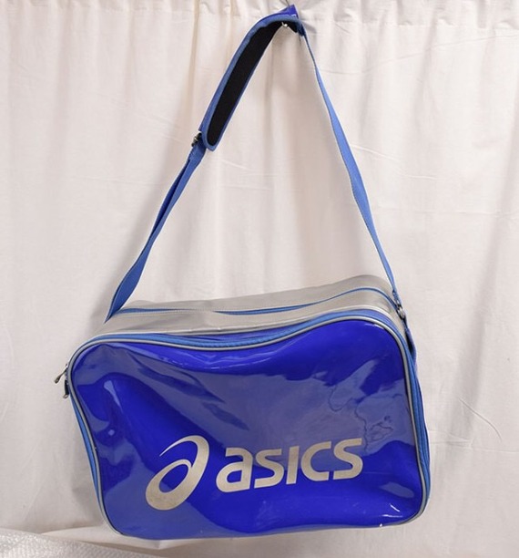 【画像】大学でこのカバン使ってたら近くの女に笑われたんだが・・・