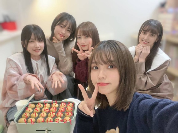 【悲報】　美少女グループさん、タコパしてるだけで番号をつけらて選ばれてしまうｗｗｗｗｗｗｗｗ(画像あり)