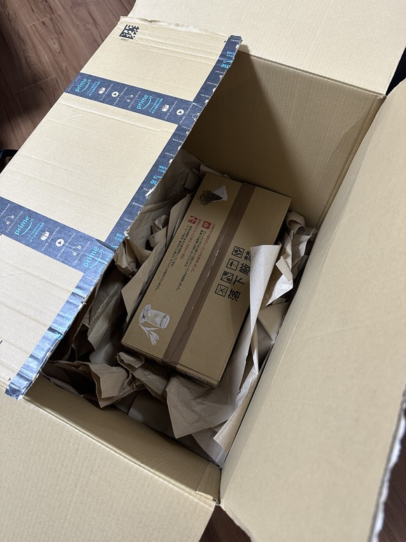 【画像】Amazon「宅配ボックスに入らないから再配達します」ワイ「そんなデカいの注文してないんだけど・・・・・・・」