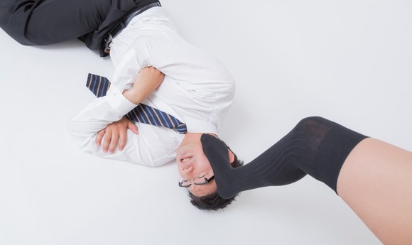 【速報】顔を踏んでもらう「踏み活」中に女子中学生の足を舐めた神戸市の会社員を逮捕・・・